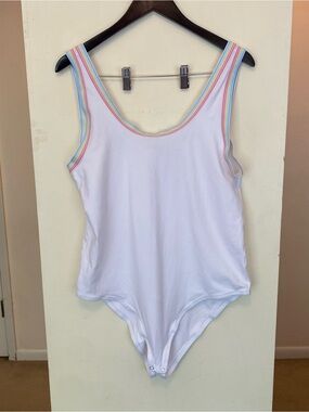 Torrid Foxy Scoop Neck Rainbow Ringer White Bodysuit Womens 2 2X 18/20 Pride